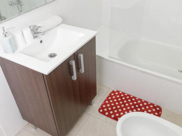 Pension Internacional : photo 7 de la chambre chambre double avec salle de bains privative