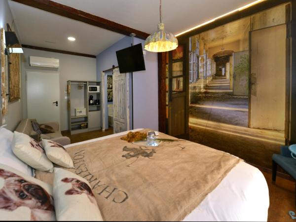 Center Suite Santander : photo 2 de la chambre chambre triple supérieure avec balcon