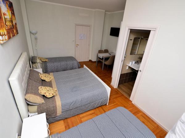 Affittacamere Lidiya : photo 1 de la chambre chambre double avec salle de bains privative