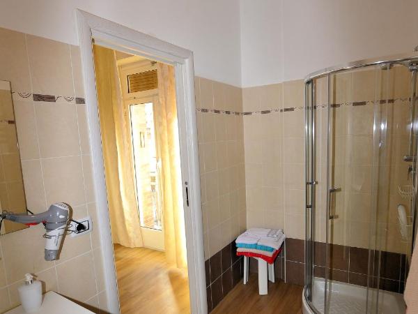 B&B Lidiya : photo 10 de la chambre chambre triple avec salle de bains privative