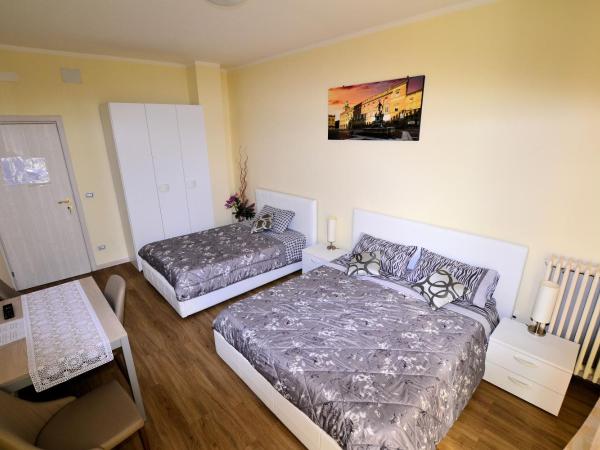 Affittacamere Lidiya : photo 4 de la chambre chambre double avec salle de bains privative