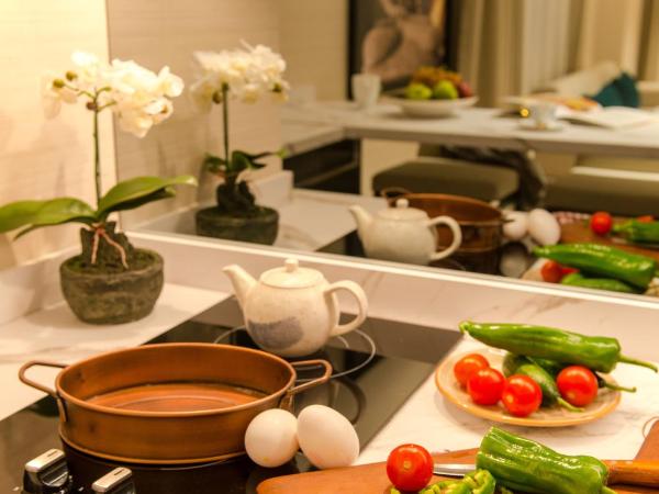 Nish Palace Exlusive Suites : photo 8 de la chambre hébergement de luxe avec cuisine