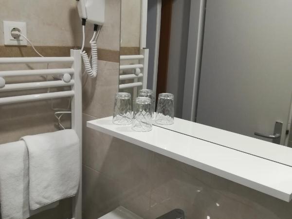 Peric Rooms Dubrovnik : photo 7 de la chambre chambre double ou lits jumeaux - vue partielle sur mer