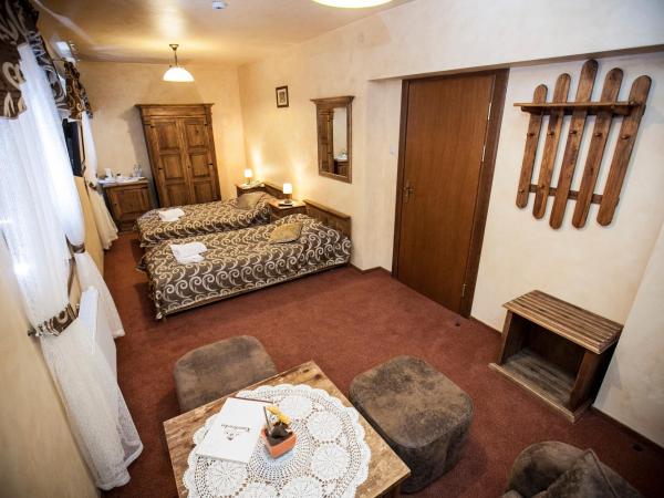 Hotel Dwór Karolówka : photo 4 de la chambre chambre lits jumeaux standard