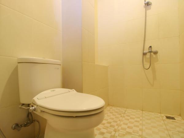 RedDoorz Plus @ Taman Siswa 2 : photo 8 de la chambre chambre double