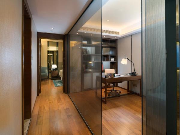 Fraser Suites Shenzhen, Near Huaqiang North Business Zone, Infinity pool, Offer 1 free breakfast : photo 1 de la chambre hébergement 2 chambres exécutif Études