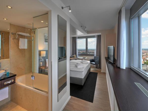 Park Inn by Radisson Berlin Alexanderplatz : photo 3 de la chambre chambre double panorama