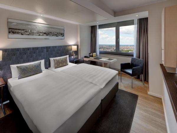 Park Inn by Radisson Berlin Alexanderplatz : photo 2 de la chambre chambre double panorama