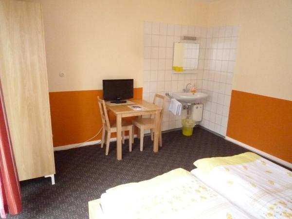 Gästehaus Grupello : photo 9 de la chambre chambre double avec salle de bains commune