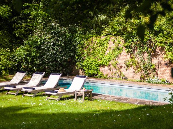 Guest house La Maison Chantecler : photo 9 de la chambre chambre double ou lits jumeaux - vue sur jardin