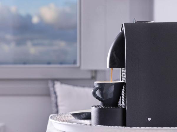 Myst Boutique Hotel : photo 9 de la chambre chambre premium côté piscine - vue sur mer