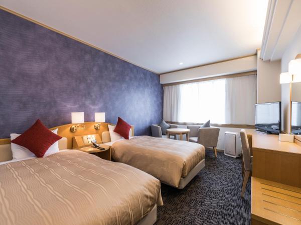 Nishitetsu Inn Fukuoka : photo 1 de la chambre chambre lits jumeaux avec vue sur la rivière - fumeurs