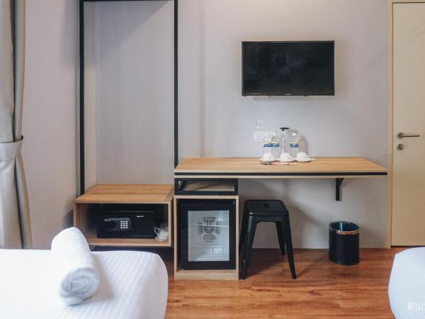 HOTEL CIQ, JALAN TRUS : photo 8 de la chambre chambre supérieure lit queen-size