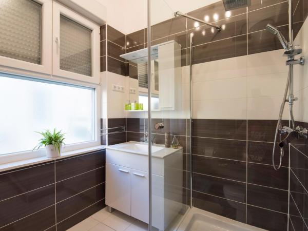 Guest house Lenny rooms : photo 6 de la chambre chambre double ou lits jumeaux