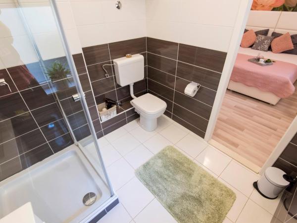 Guest house Lenny rooms : photo 8 de la chambre chambre double ou lits jumeaux