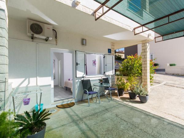 Apartmani Žana : photo 1 de la chambre chambre double avec salle de bains privative