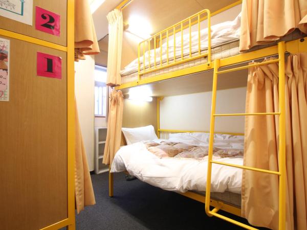 Sakura Hotel Ikebukuro : photo 3 de la chambre chambre avec lits superposés et salle de bains commune - 4 personnes