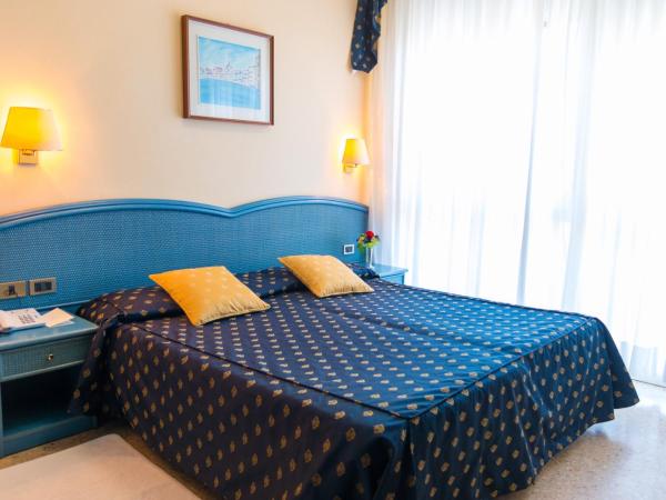 Hotel Principe : photo 1 de la chambre chambre double ou lits jumeaux - vue latérale sur mer