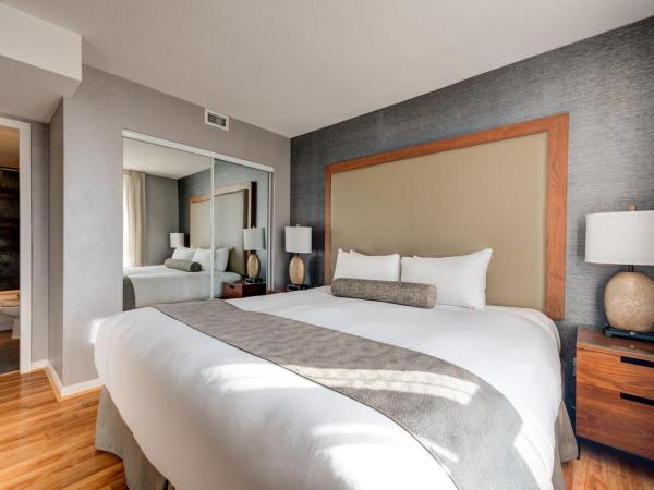 Carmana Hotel & Suites : photo 3 de la chambre suite 2 chambres exécutive avec 1 lit king-size et 1 lit queen-size