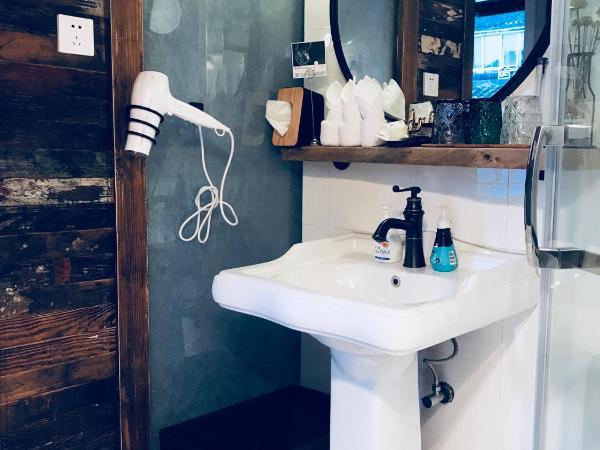 Suzhou Houlishenghuo Guesthouse : photo 7 de la chambre chambre familiale avec salle de bains privative