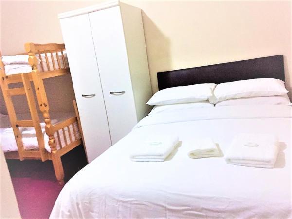 Lyndhurst Hotel : photo 4 de la chambre chambre familiale avec salle de bains privative