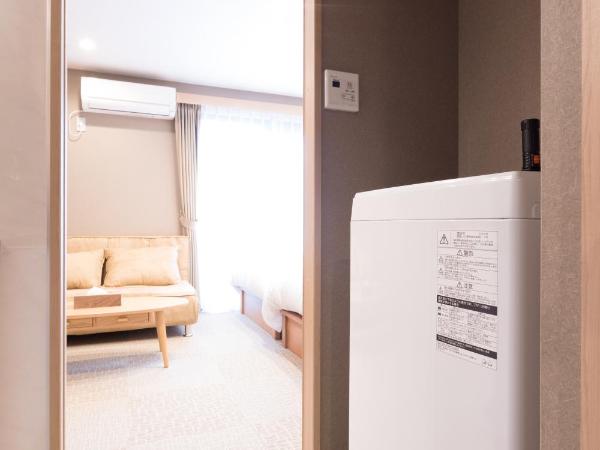 Stay SAKURA Kyoto Nijo Seasons : photo 8 de la chambre studio avec canapé-lit