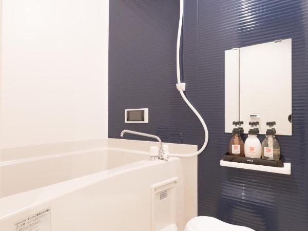 Stay SAKURA Kyoto Nijo Seasons : photo 4 de la chambre chambre lits jumeaux standard avec canapé