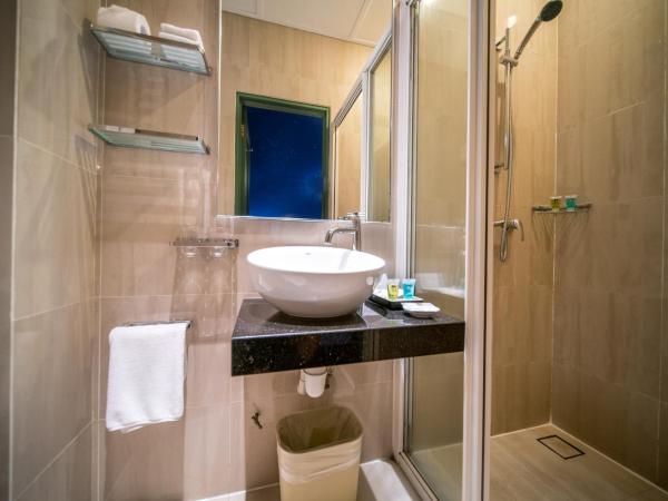 Yeng Keng Hotel : photo 6 de la chambre chambre familiale - vue sur jardin