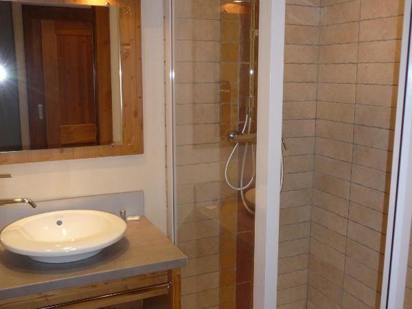 Chalet-Hôtel Le Beausoleil, The Originals Relais : photo 6 de la chambre chambre triple