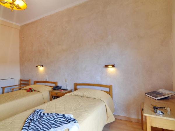 Hotel Atlantis : photo 6 de la chambre chambre double ou lits jumeaux - vue partielle sur mer