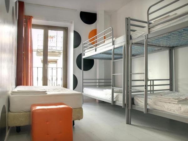 Albergue Revolutum Hostel : photo 4 de la chambre chambre quadruple