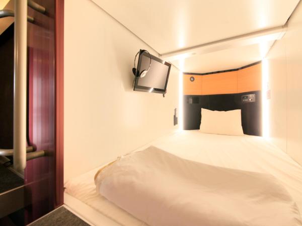 Ueno Station Hostel Oriental 1 Male Only : photo 3 de la chambre chambre capsule standard pour homme - niveau inférieur 