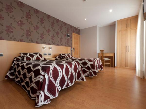 Hostal Jemasaca-Palma61 : photo 7 de la chambre chambre double avec lit d'appoint (3 adultes)