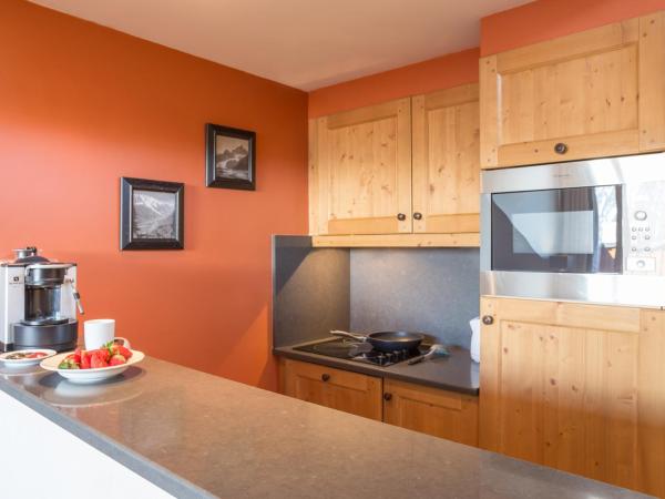 Résidence Pierre & Vacances Premium Les Chalets du Forum : photo 3 de la chambre appartement 3 chambres avec balcon - vue sur montagne (10 personnes)