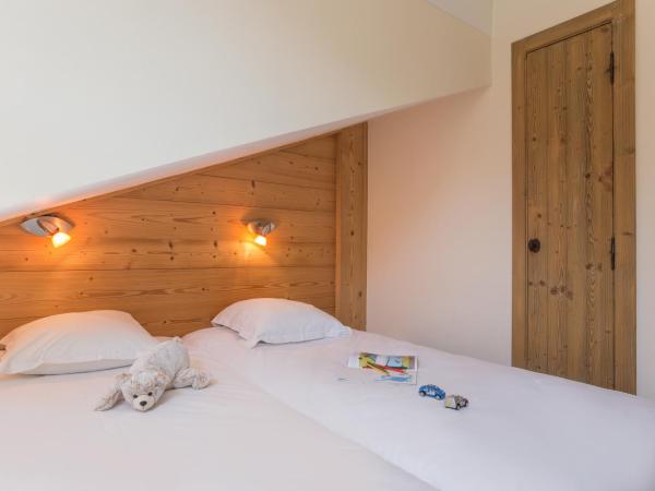 Résidence Pierre & Vacances Premium Les Chalets du Forum : photo 6 de la chambre appartement 3 chambres avec balcon - vue sur montagne (10 personnes)