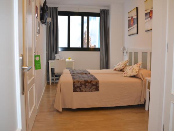 Hotel Doña Lina : photo 4 de la chambre chambre double ou lits jumeaux