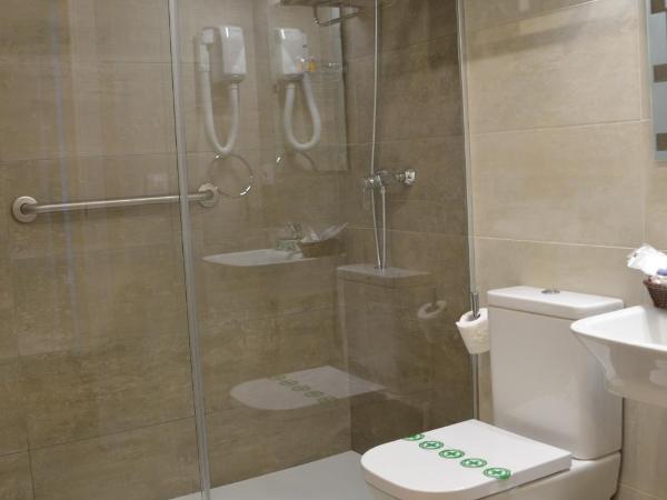 Hotel Doña Lina : photo 6 de la chambre chambre double ou lits jumeaux