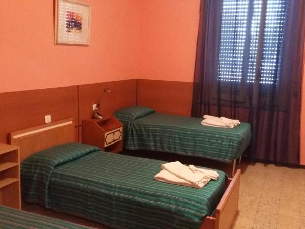 Hotel Violetta : photo 4 de la chambre chambre triple