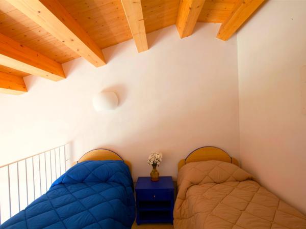 Hotel Casale Milocca : photo 3 de la chambre chambre quadruple avec mezzanine