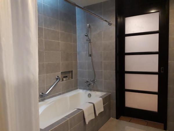 Thistle Port Dickson Resort : photo 4 de la chambre hébergement familial chardon - côté mer