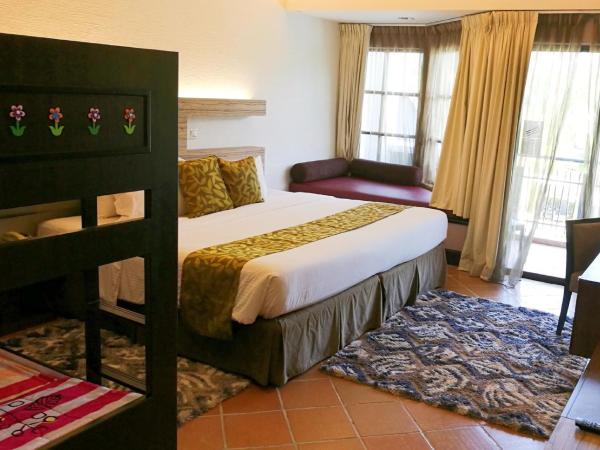 Thistle Port Dickson Resort : photo 3 de la chambre hébergement familial chardon - côté mer