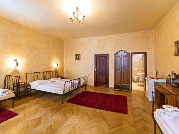 Arcadie Hotel & Apartments : photo 2 de la chambre chambre quadruple