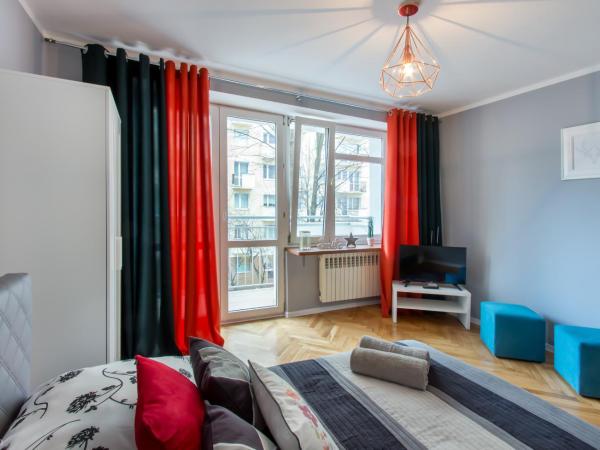 ClickTheFlat Żurawia Street Apart Rooms : photo 2 de la chambre chambre double avec salle de bains commune