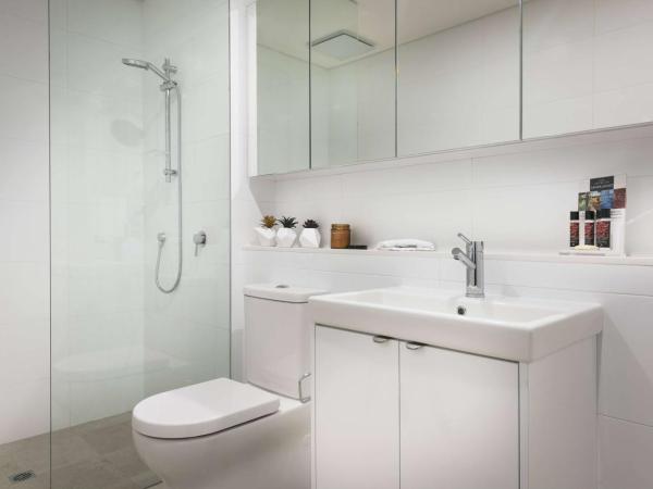 Ramada by Wyndham VetroBlu Scarborough Beach : photo 7 de la chambre chambre lit king-size - non-fumeurs