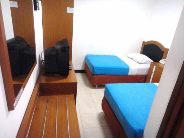 Karsa Utama Hotel : photo 3 de la chambre chambre lits jumeaux standard