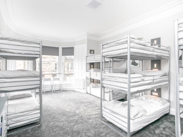 West End Hotel : photo 6 de la chambre lits superposés dans dortoir pour femmes de 12 lits 