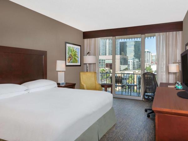 Wyndham San Diego Bayside : photo 3 de la chambre chambre supérieure avec 1 lit king-size - non-fumeurs - vue sur toits de la ville