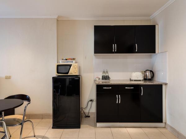 The Classroom Hotel : photo 2 de la chambre chambre lit king-size avec balcon