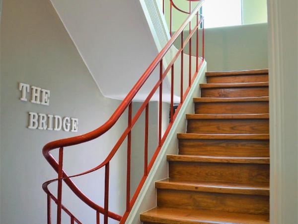 The Bridge : photo 5 de la chambre chambre triple avec salle de bains commune