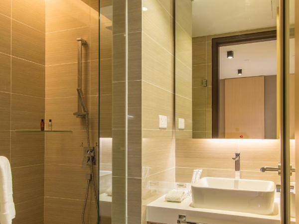 The Pines Melaka : photo 6 de la chambre junior suite twin room - city view